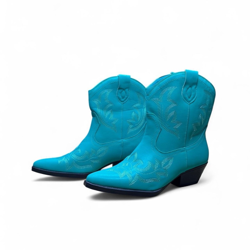 Stylish Turquoise Embroidered Women's Boots